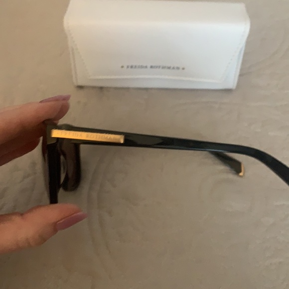 Frieda Rothman Over Size Black w/ Gold Sunglasses - Picture 3 of 7